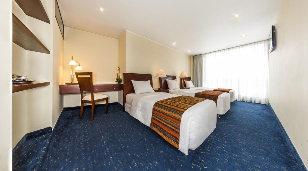 Hotel 51 Plaza Богота Екстериор снимка